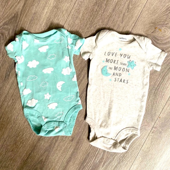 3 Months boy Carters pack! 3 Onesies, 2 piece fall outfit and 1 long sleeve💙🍁 - Picture 10 of 14